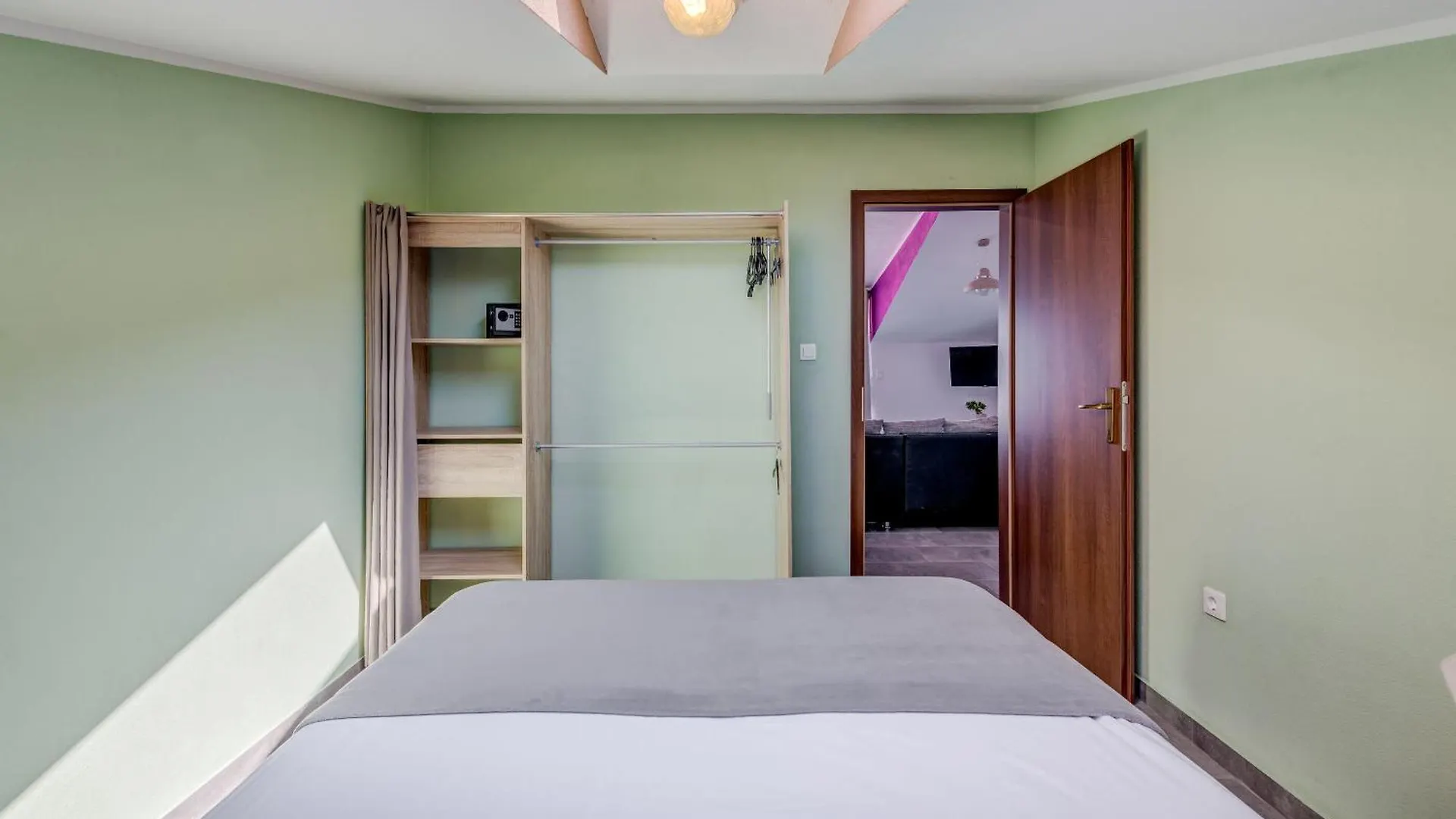 Apartments Deepwater Slatine Croatia