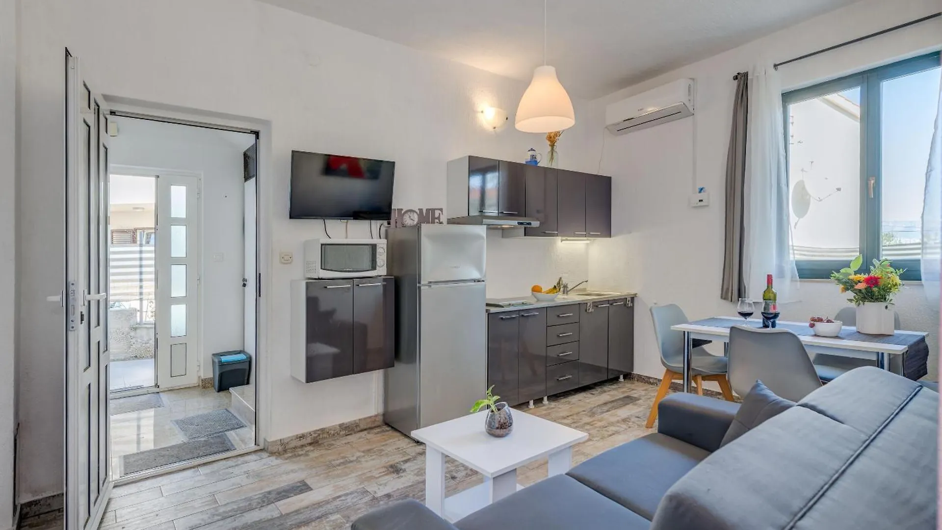 Apartments Deepwater Slatine